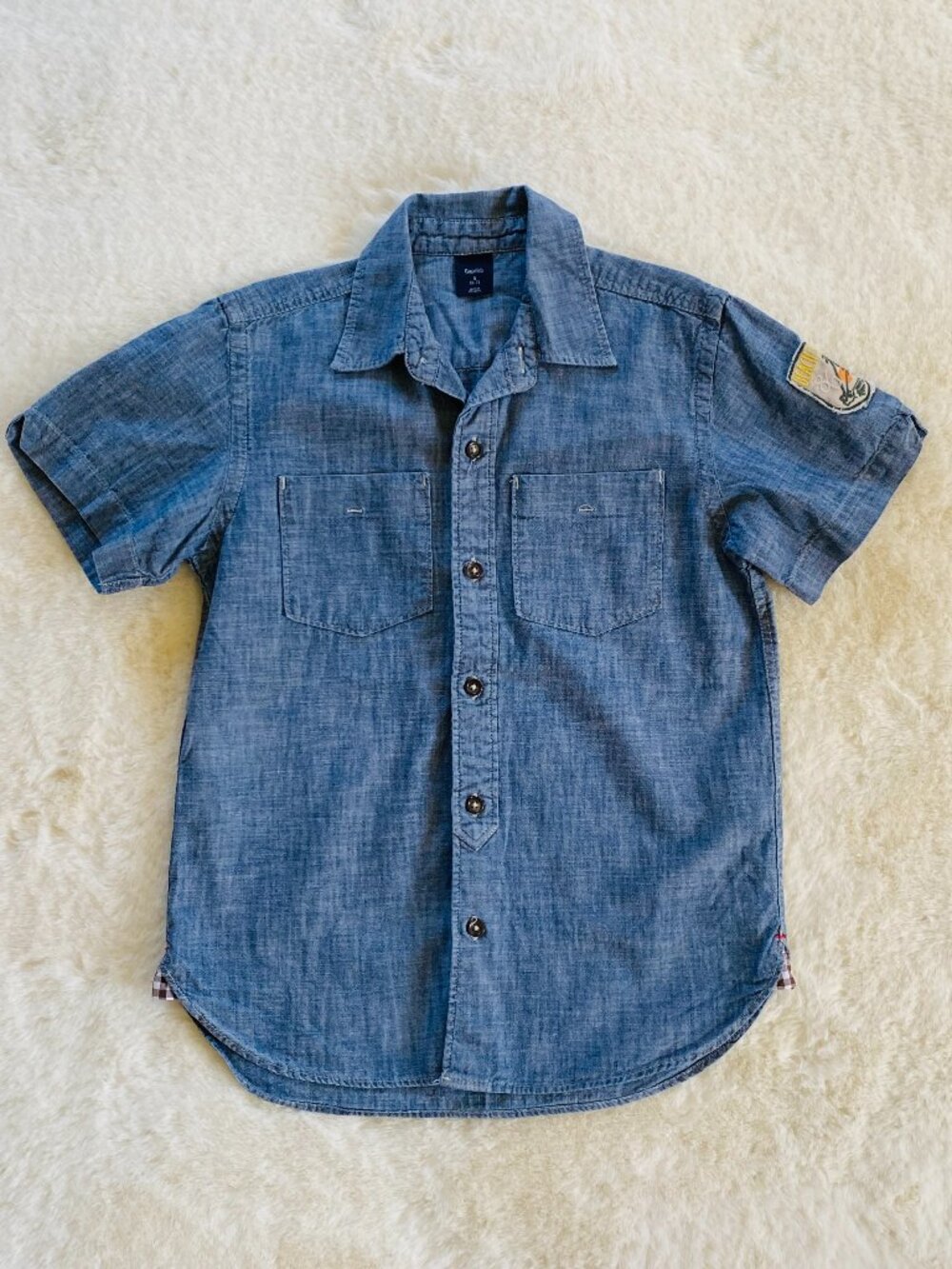 GAP kids boy's chambray button down California surf shirt size 6-7 small